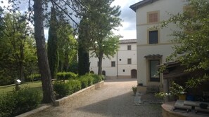 Property grounds - Farmhouse in old mill nestled in the beautiful Chianti hills (Monteriggioni)