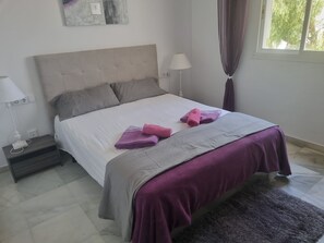 2 soverom, strykejern/-brett, reiseseng for barn og wi-fi (inkludert)