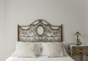 3 bedrooms, iron/ironing board, travel cot, WiFi