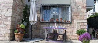 Robin's nest: quiet setting 200 meters from the historic center