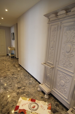 المنشأة من الداخل