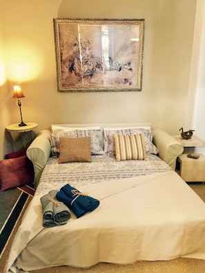 1 soverom, strykejern/-brett, internettilgang og sengetøy