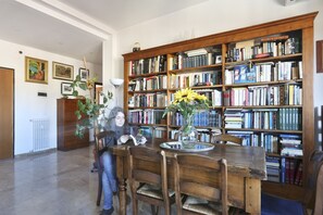 Interior - HOW I WAS HOME: LARGE SPACES, WIFI, BIKE AND PRIVATE PARKING AND FLORENCE IS YOURS! (Firenze)
