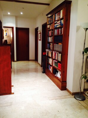 Interior - HOW I WAS HOME: LARGE SPACES, WIFI, BIKE AND PRIVATE PARKING AND FLORENCE IS YOURS! (Firenze)