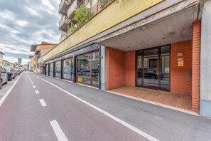 Exterior - HOW I WAS HOME: LARGE SPACES, WIFI, BIKE AND PRIVATE PARKING AND FLORENCE IS YOURS! (Firenze)
