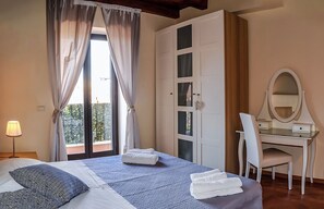 2 bedrooms, iron/ironing board, WiFi, bed sheets - Bellini Apartment with Balcony (Catania)