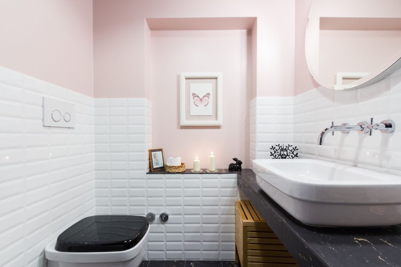 Douche, sèche-cheveux, bidet, serviettes fournies