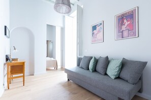 TV, books - Ideal Apartment Navona Square (Roma)