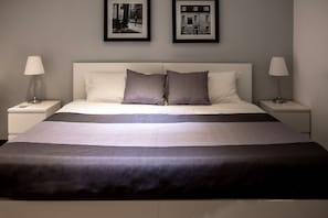 2 Schlafzimmer, Zimmersafe, Schreibtisch, BĂŒgeleisen/BĂŒgelbrett