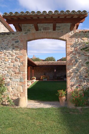 المنطقة المحيطة بالمنشأة