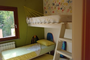 2 bedrooms, bed sheets