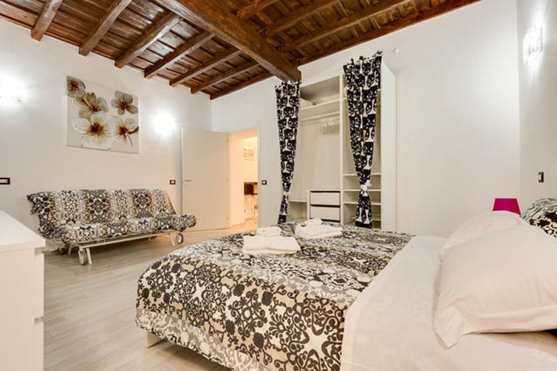 1 habitación, tabla de planchar con plancha, wifi gratis y ropa de cama 