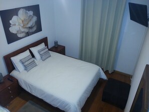 1 habitación, tabla de planchar con plancha, wifi y ropa de cama 