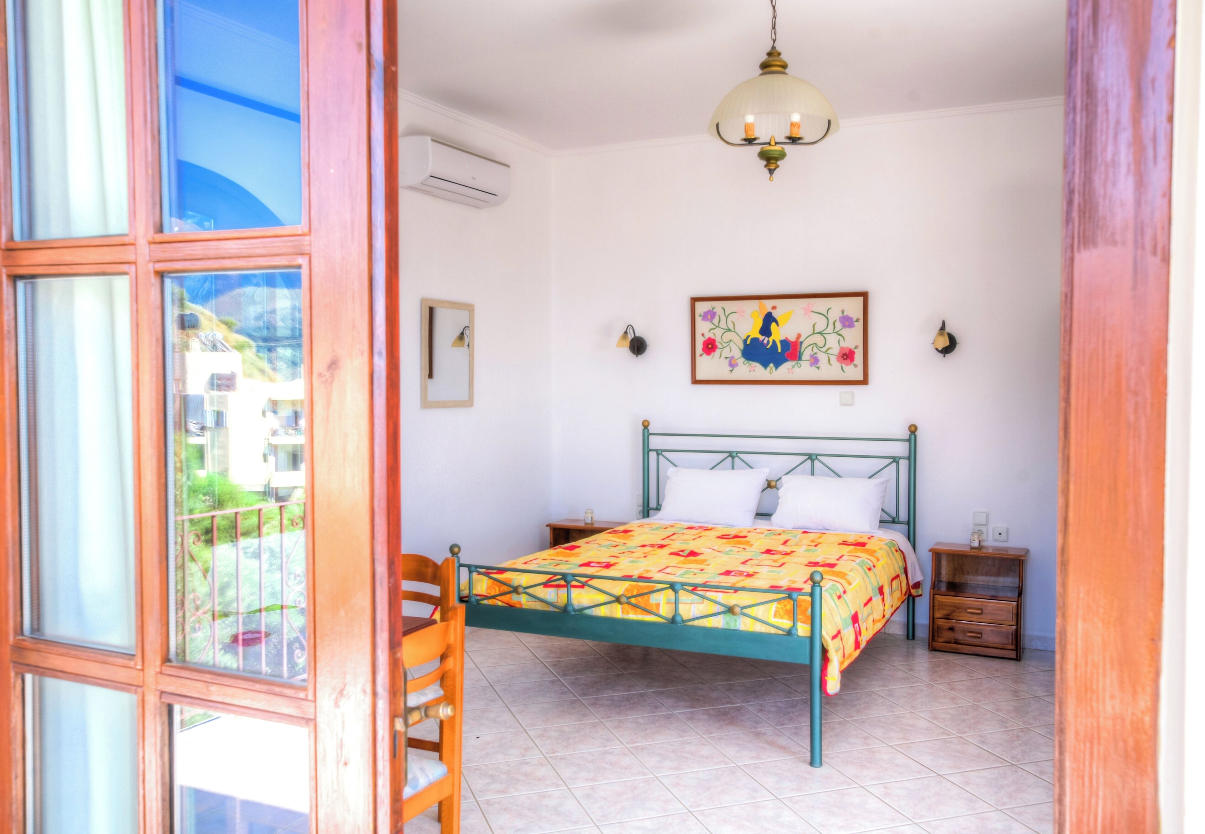 Iron/ironing board, WiFi, bed sheets