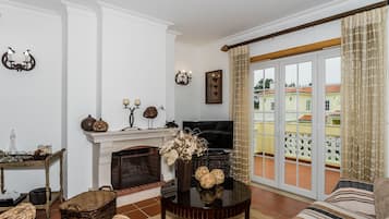 Älytelevisio, takka, DVD-soitin