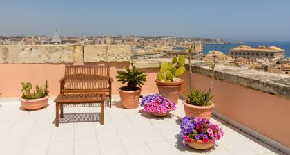 The Myth. Central in Ortigia. Kid-friendly