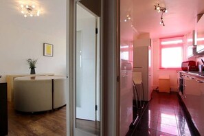 Interior - 2 Bedrooms Sleeps Up To 6 Guests, Great Base To Explore London, Close To Metro (London)