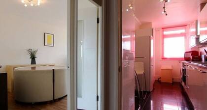 2 Bedrooms Sleeps Up To 6 Guests, Great Base To Explore London, Close To Metro