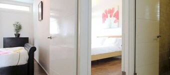 2 Bedrooms Sleeps Up To 6 Guests, Great Base To Explore London,  Close To Metro