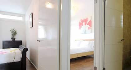 2 Bedrooms Sleeps Up To 6 Guests, Great Base To Explore London, Close To Metro