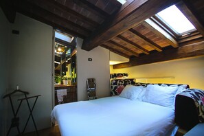 2 bedrooms, in-room safe, laptop workspace, iron/ironing board