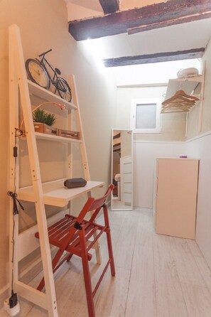 1 室のベッドルーム、アイロン / アイロン台、WiFi (無料)、ベッドシーツ