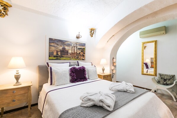 1 bedroom, in-room safe, desk, iron/ironing board