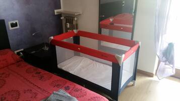 2 chambres, bureau, lit parapluie, Wi-Fi gratuit