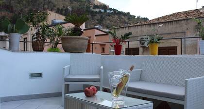 Palazzo TAORMINA apartment with sea view - castellammare del golfo