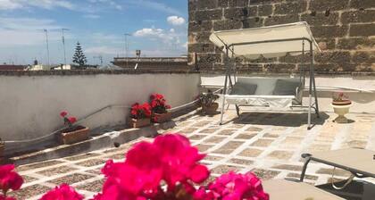 --- Palazzo Retrò, con una terraza con vistas al centro histórico de Nardò ---