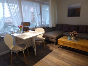 Smart TV, DVD player, books