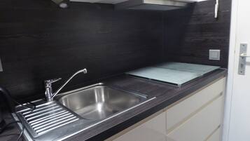 Geladeira, micro-ondas, fogão, cooktop