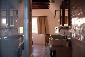 Bathtub, towels - Tede Warft 1 - Two Bedroom Apartment, Sleeps 4 (Pellworm)