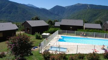 Een verwarmd zwembad