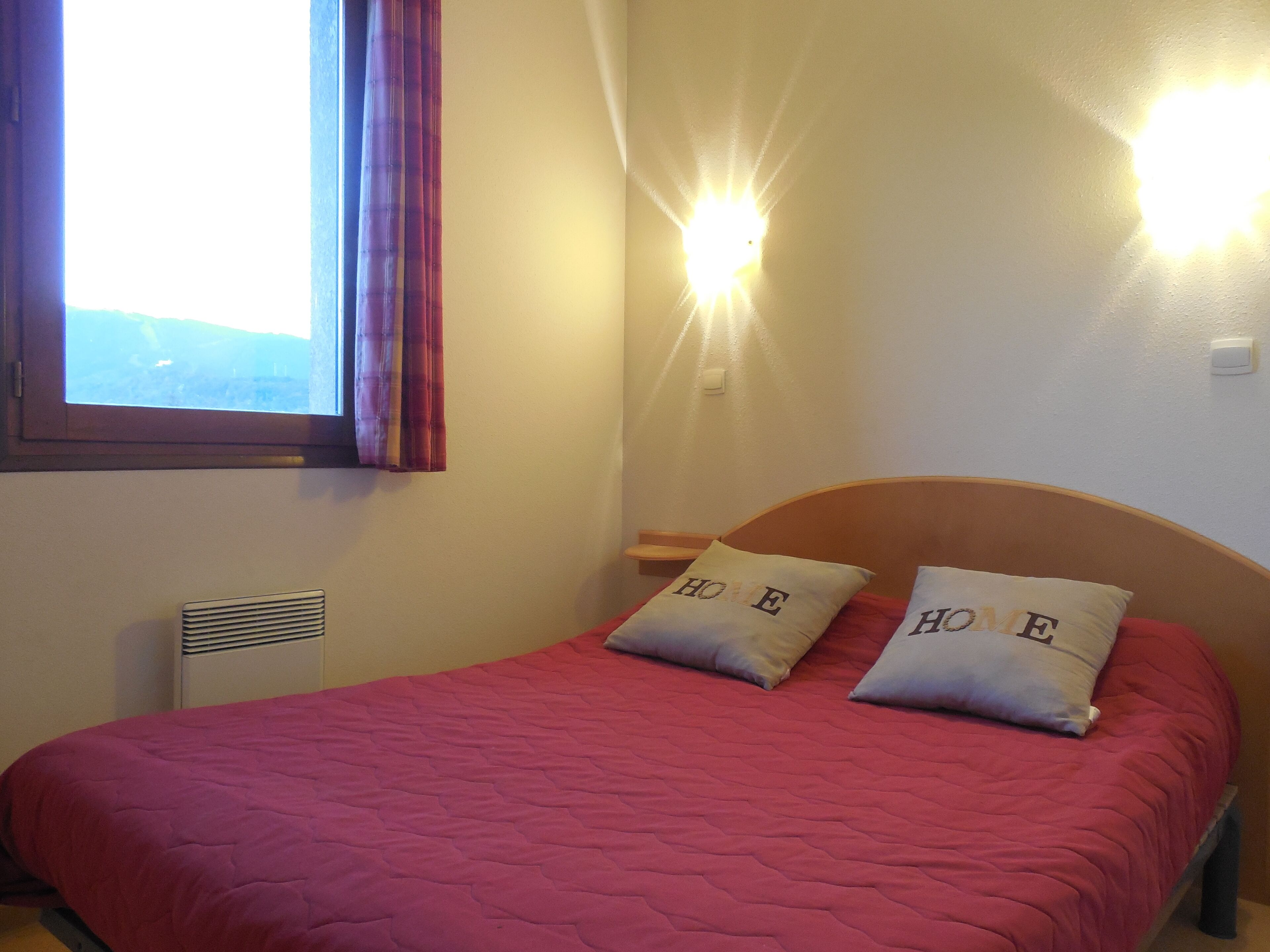 1 bedroom, iron/ironing board, travel cot