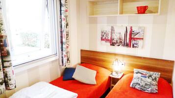 3 bedrooms, travel cot, Internet, bed sheets