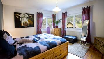 3 slaapkamers, een strijkplank/strijkijzer, reisbedje, gratis wifi