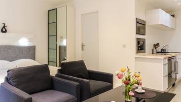 BĂŒgeleisen/BĂŒgelbrett, kostenloses WLAN, BettwĂ€sche