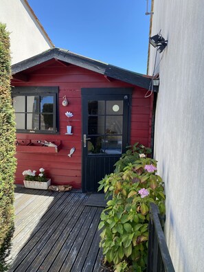 Property grounds - House with small garden in a quiet area 3 minutes from the town center (La Rochelle)