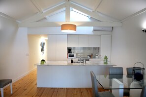 Dining - Charming Apartment in the Historic Center of Porto - High Standing (Porto)