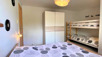 2 slaapkamers, een strijkplank/strijkijzer, wifi