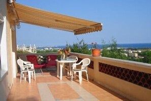 تناول الطعام بالخارج