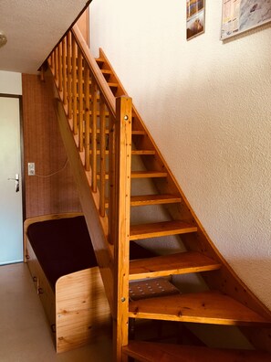 Interior - Duplex apartment, sleeps 4, 900m from ski slopes (Métabief)