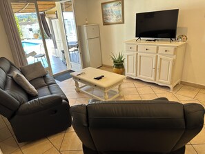 Smart TV, DVD player, table tennis, stereo