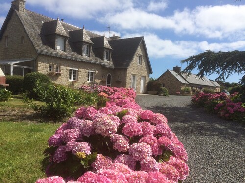 Breton Longere, seaside view, close to the beach, personalized welcome
