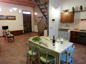 Dining - Old cottage in the heart of Tuscany, quiet, near Lucca, Florence, Pisa, Siena (Altopascio)