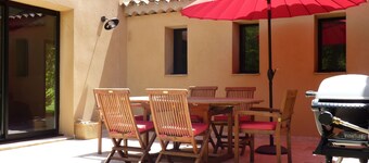 BASTIDON 18th restored with exclusive pool in 7-hectare park.