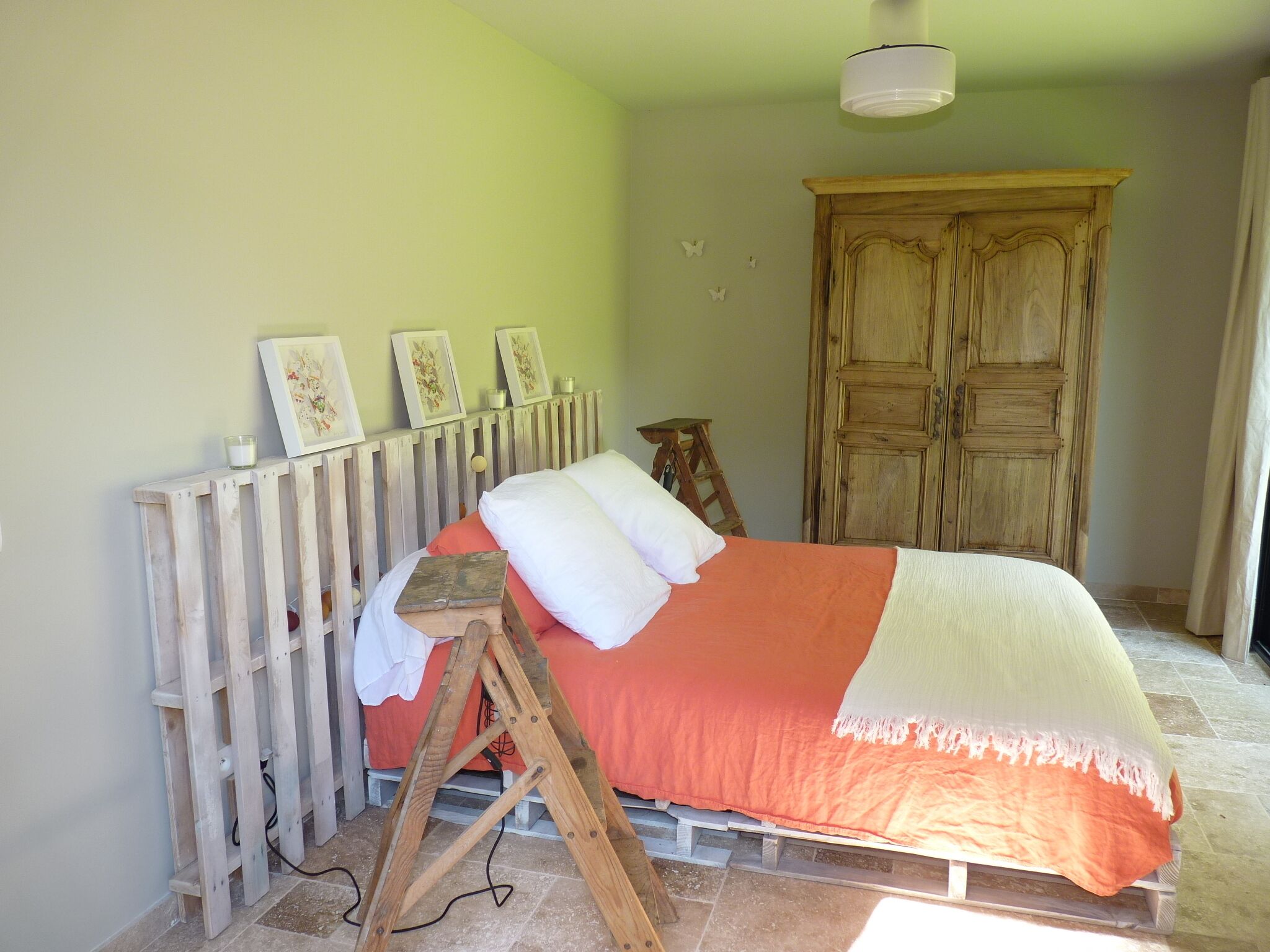 2 bedrooms, iron/ironing board, travel cot, free WiFi