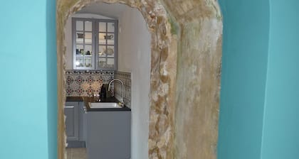 BASTIDON 18th restored with exclusive pool in 7-hectare park.