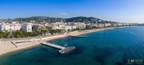 Beach nearby, sun-loungers, beach towels